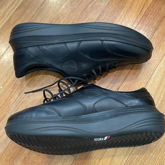 Men's Black Athletic Shoes - Picture 4 of 11